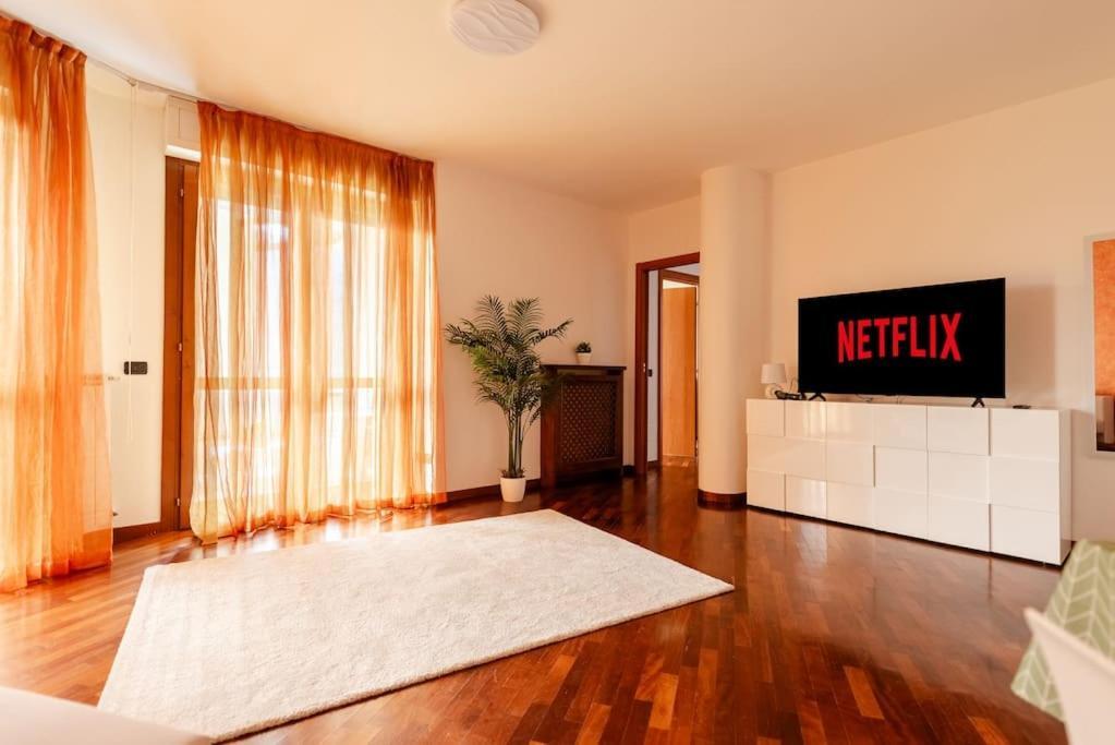 ブスト・アルシーツィオAttico Vicino Milano, Mxp, Rho Fieraアパートメント エクステリア 写真